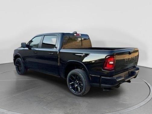 Diamond Black Crystal Pearlcoat 2026 RAM 1500 Laramie