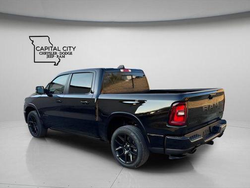 Diamond Black Crystal Pearlcoat 2026 RAM 1500 Laramie