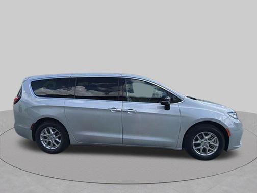 Silver Mist Clearcoat 2024 Chrysler Pacifica Touring L