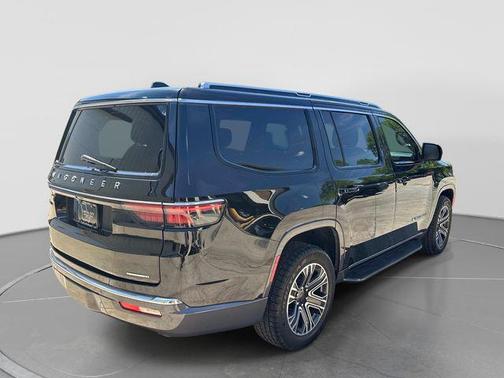 Diamond Black Crystal Pearlcoat 2022 Jeep Wagoneer Series III 4x4