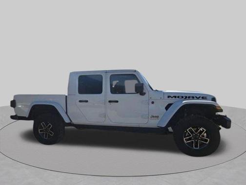 Bright White Clearcoat 2026 Jeep Gladiator Mojave 4x4