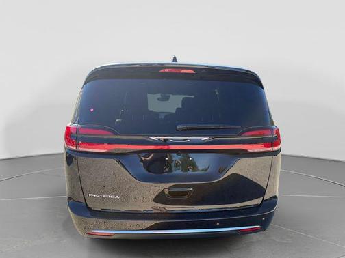 Diamond Black 2027 Chrysler Pacifica L