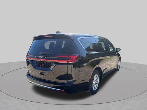 Diamond Black Crystal Pearlcoat 2027 Chrysler Pacifica L