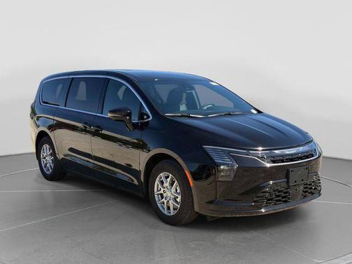Diamond Black 2027 Chrysler Pacifica L