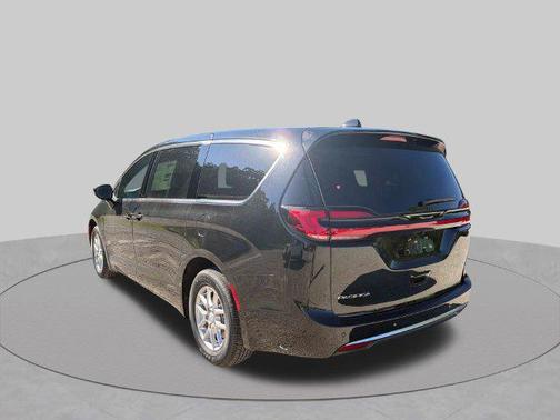 Diamond Black Crystal Pearlcoat 2027 Chrysler Pacifica L