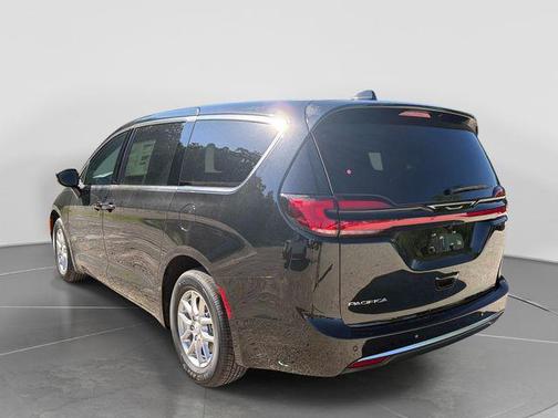 Diamond Black 2027 Chrysler Pacifica L