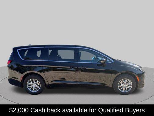 Diamond Black Crystal Pearlcoat 2027 Chrysler Pacifica L