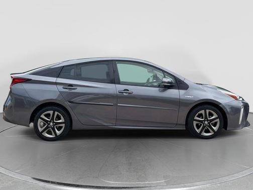 Magnetic Gray Metallic 2022 Toyota Prius XLE