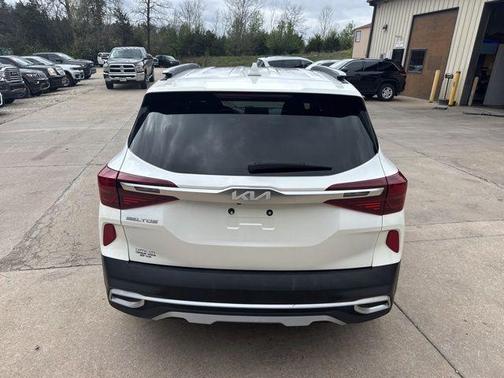 Snow White Pearl 2023 Kia Seltos S