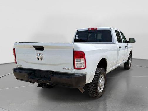 Bright White Clearcoat 2022 RAM 2500 Tradesman Crew Cab 4x4 8' Box