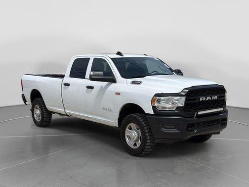 Bright White Clearcoat 2022 RAM 2500 Tradesman Crew Cab 4x4 8' Box