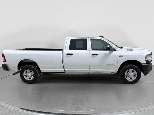 Bright White Clearcoat 2022 RAM 2500 Tradesman Crew Cab 4x4 8' Box