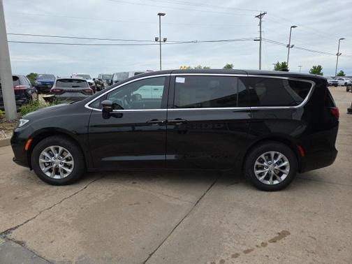2025 Chrysler Pacifica L