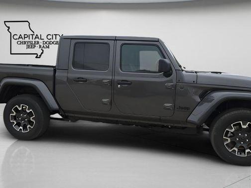 2026 Jeep Gladiator Sahara 4x4