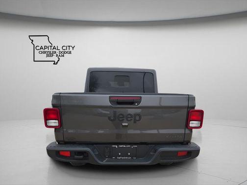 2026 Jeep Gladiator Sahara 4x4