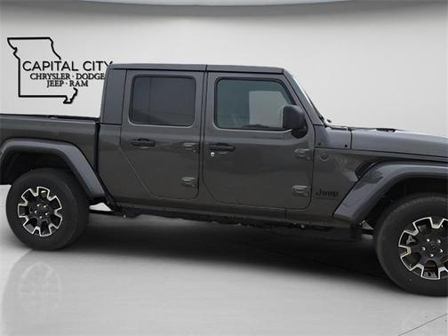 2026 Jeep Gladiator Sahara 4x4
