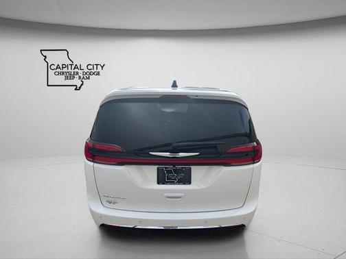 Bright White Clearcoat 2026 Chrysler Pacifica L