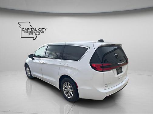 Bright White Clearcoat 2026 Chrysler Pacifica L
