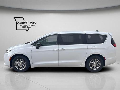 Bright White Clearcoat 2026 Chrysler Pacifica L