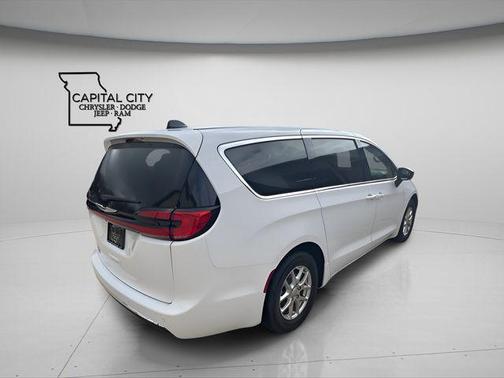 Bright White Clearcoat 2026 Chrysler Pacifica L