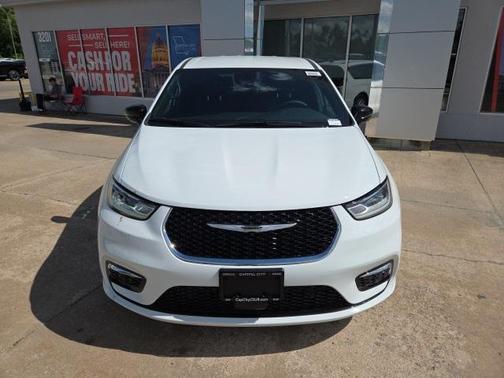 2025 Chrysler Pacifica L