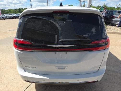 2025 Chrysler Pacifica L