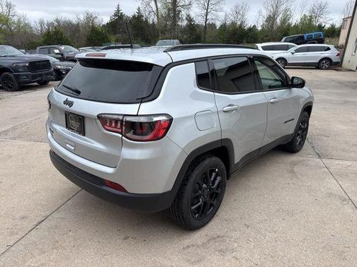 Silver Zynith Metallic Clearcoat 2026 Jeep Compass Latitude