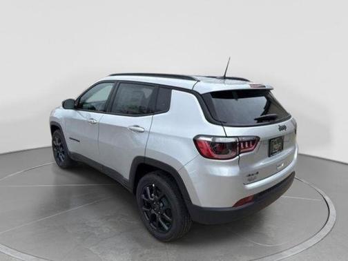 Silver Zynith Metallic Clearcoat 2026 Jeep Compass Latitude