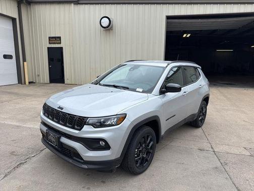Silver Zynith Metallic Clearcoat 2026 Jeep Compass Latitude