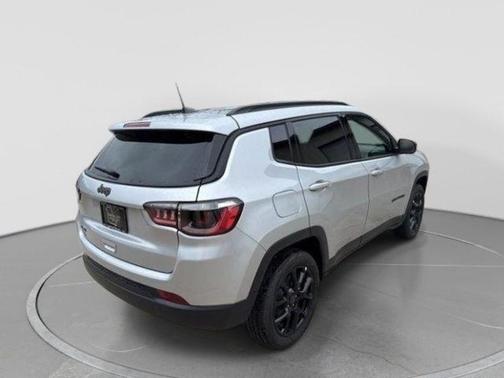 Silver Zynith Metallic Clearcoat 2026 Jeep Compass Latitude