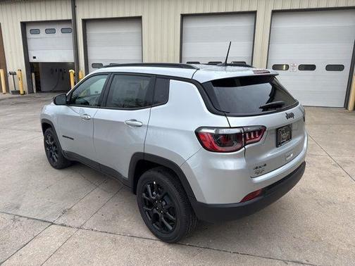 Silver Zynith Metallic Clearcoat 2026 Jeep Compass Latitude
