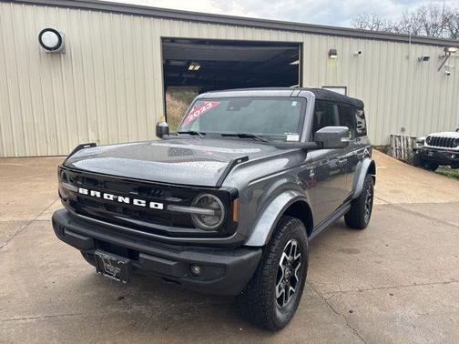 Carbonized Gray Metallic 2023 Ford Bronco Outer Banks