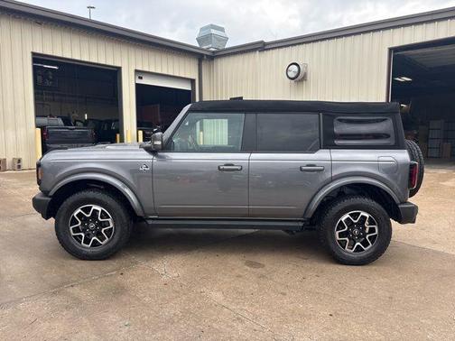 Carbonized Gray Metallic 2023 Ford Bronco Outer Banks
