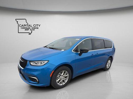 Hydro Blue Pearlcoat 2026 Chrysler Pacifica L