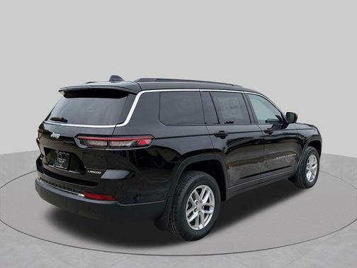 Diamond Black Crystal Pearlcoat 2026 Jeep Grand Cherokee L Laredo