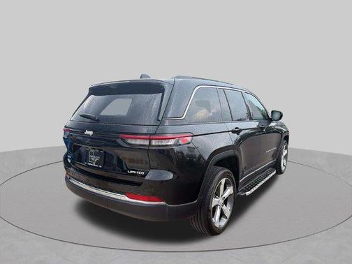 Diamond Black Crystal Pearlcoat 2025 Jeep Grand Cherokee Limited
