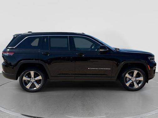Diamond Black Crystal Pearlcoat 2025 Jeep Grand Cherokee Limited