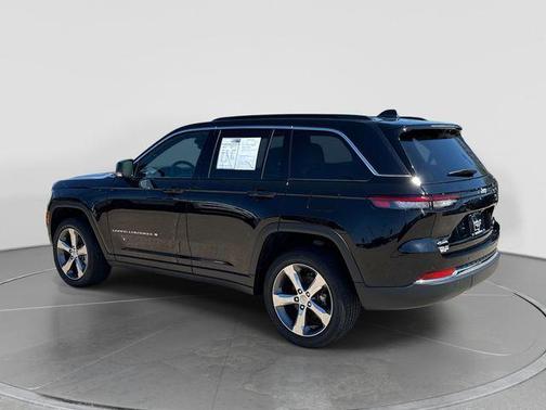 Diamond Black Crystal Pearlcoat 2025 Jeep Grand Cherokee Limited