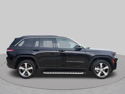 Diamond Black Crystal Pearlcoat 2025 Jeep Grand Cherokee Limited