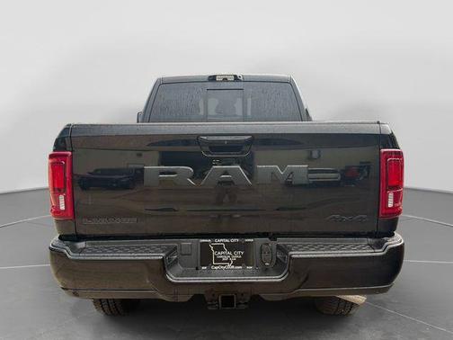 Diamond Black Crystal Pearlcoat 2026 RAM 2500 Laramie Crew Cab 4x4 6'4' Box