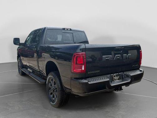Diamond Black Crystal Pearlcoat 2026 RAM 2500 Laramie Crew Cab 4x4 6'4' Box