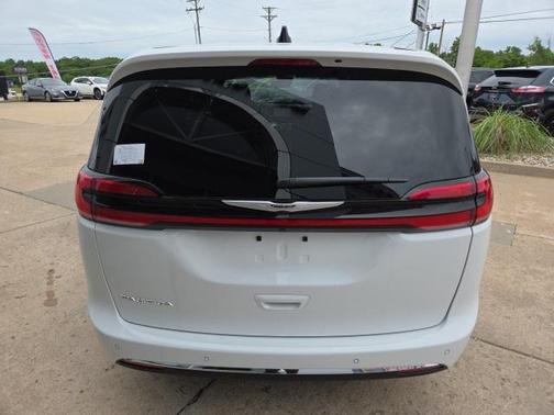 2025 Chrysler Pacifica L