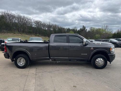 Granite Crystal Metallic Clearcoat 2024 RAM 3500 Longhorn