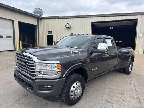 Granite Crystal Metallic Clearcoat 2024 RAM 3500 Longhorn
