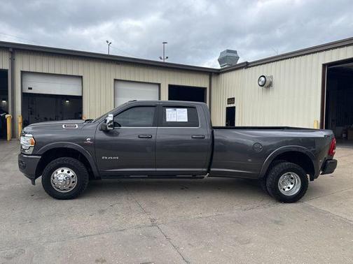 Granite Crystal Metallic Clearcoat 2024 RAM 3500 Longhorn