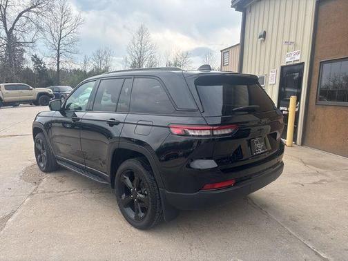 Diamond Black Crystal Pearlcoat 2024 Jeep Grand Cherokee Altitude
