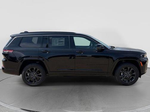 Diamond Black Crystal Pearlcoat 2026 Jeep Grand Cherokee L Limited