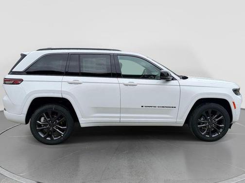 Bright White Clearcoat 2026 Jeep Grand Cherokee Limited
