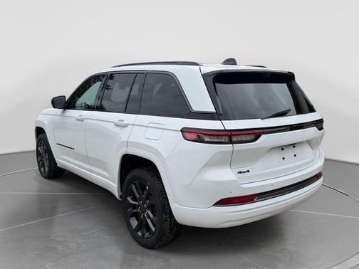 Bright White Clearcoat 2026 Jeep Grand Cherokee Limited
