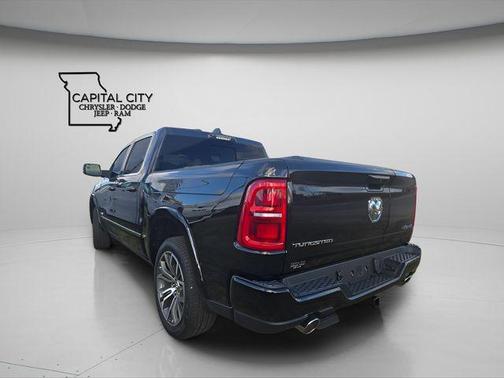 Diamond Black Crystal Pearlcoat 2026 RAM 1500 ST